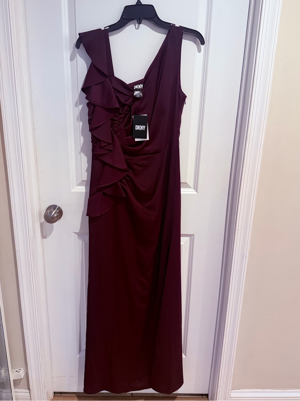 BRAND NEW - DKNY Sleeveless Ruffle V-Neck Dress - Size 4